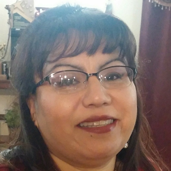 Profile Picture of Rose Demoski (@rosedemoski1988) on Poshmark