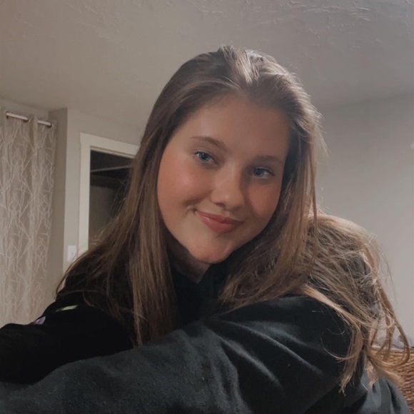 Profile Picture of Tatyana Kuznetsova (@tatyanakuznetso) on Poshmark