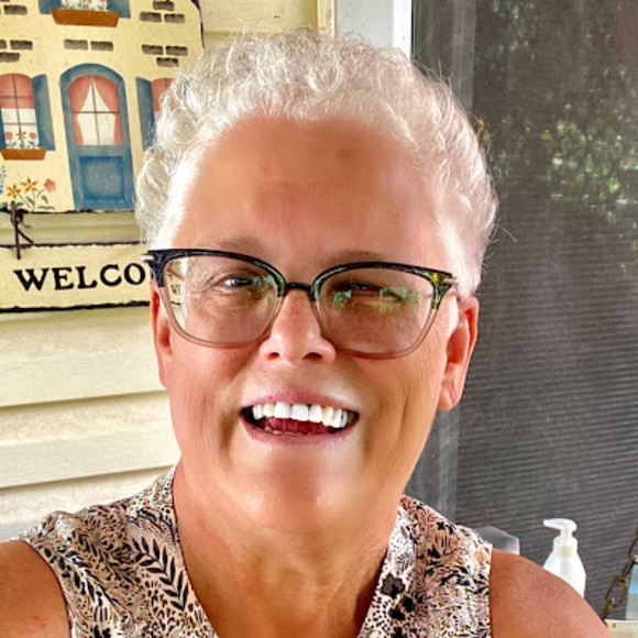 Roxann Musser jones - Poshmark Profile Picture of Roxann Musser jones (@rmusserjones) on Poshmark