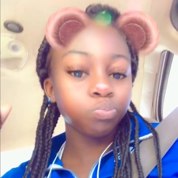 Profile Picture of Kiyani Handberry (@luhhyanii) on Poshmark