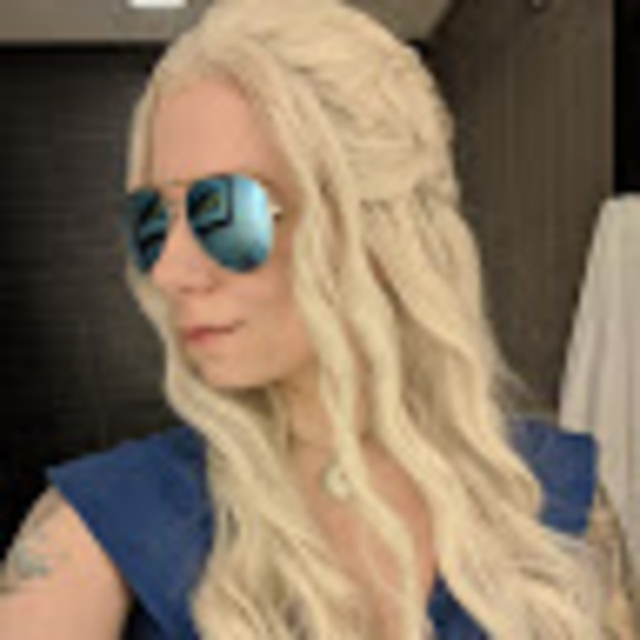 Profile Picture of Jennifer Buffie (@parkersandquinn) on Poshmark