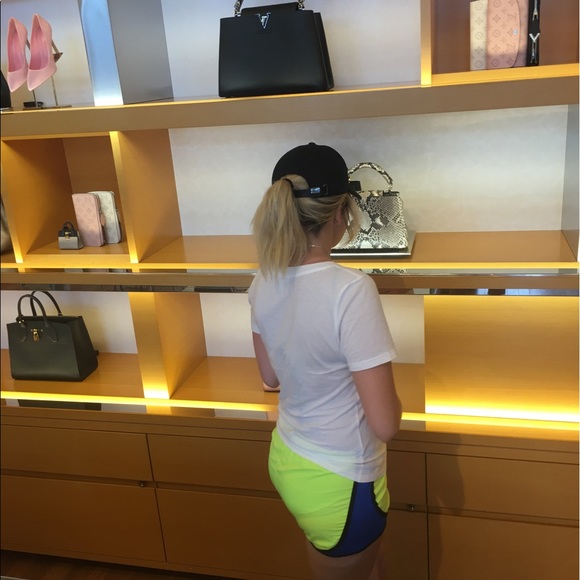 Profile Picture of Minda Sanchez (@mimissss) on Poshmark