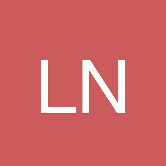 Profile Picture of Lori Nicholson (@itsloreye) on Poshmark