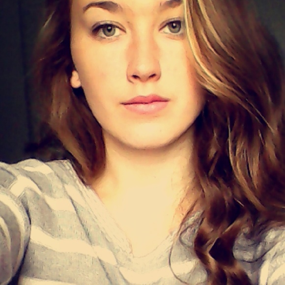 Profile Picture of Elizabeth Stepanyuk (@elizabethstep) on Poshmark