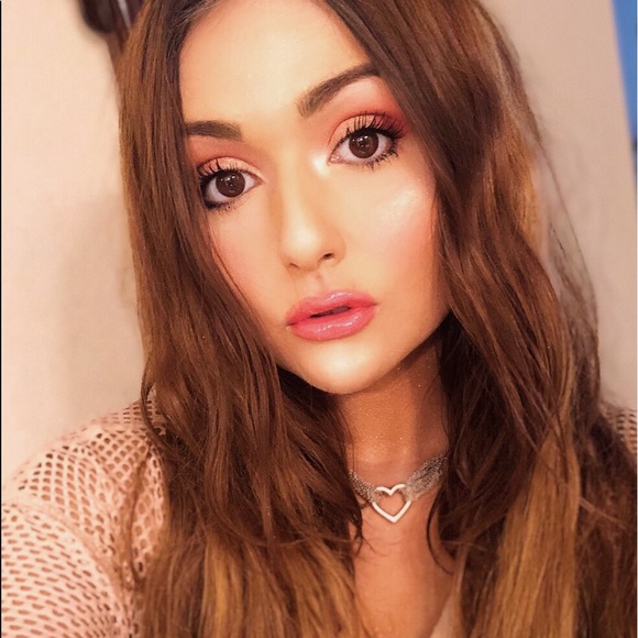 Profile Picture of Jacklyn Pelloni (@jacklynpelloni) on Poshmark