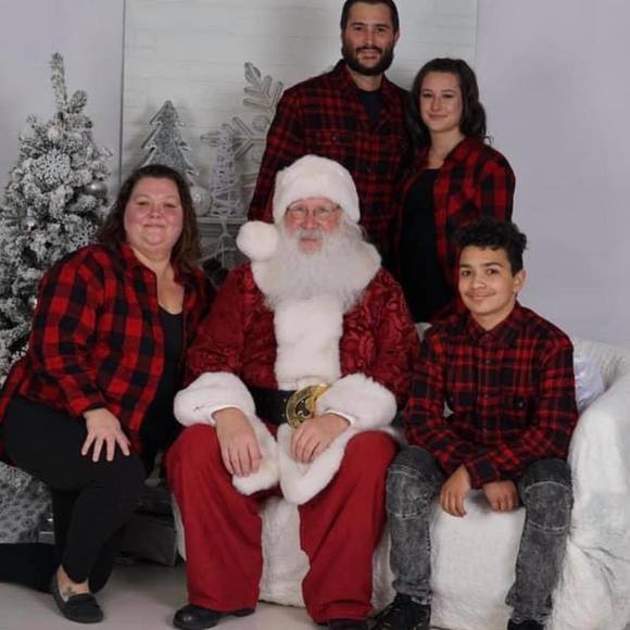 Profile Picture of Brandee Derieux (@brandee925) on Poshmark