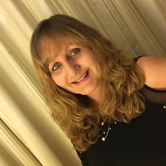 Profile Picture of Joy Miletic (@ejmiletic) on Poshmark