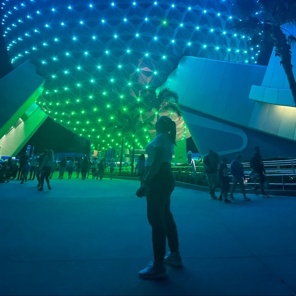 Hannah Wixson - Poshmark Profile Picture of Hannah Wixson (@hannahcollinge) on Poshmark