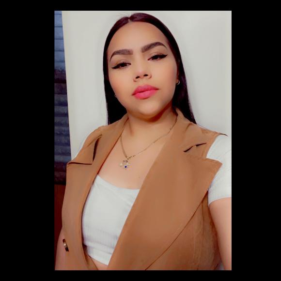 Profile Picture of Joha Candray (@eliza9208) on Poshmark