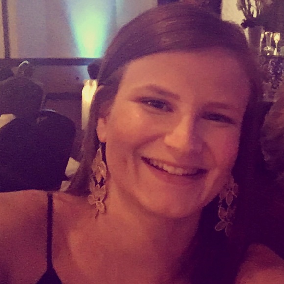 Profile Picture of Baylie Jurgensen (@bayliejurgensen) on Poshmark