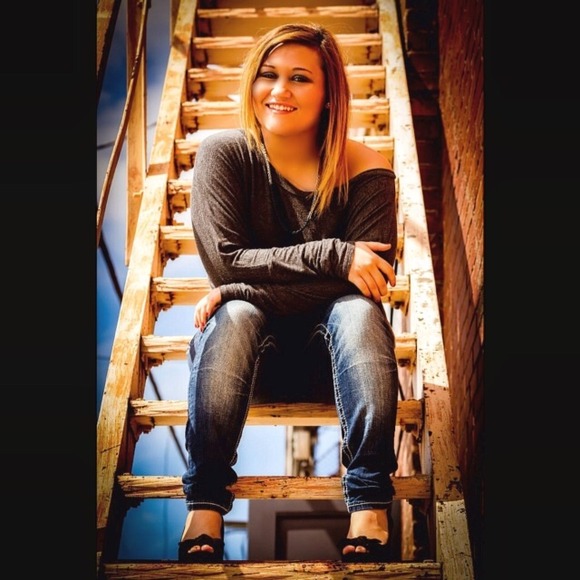 Profile Picture of Savannah Dodier (@vannah_girl) on Poshmark