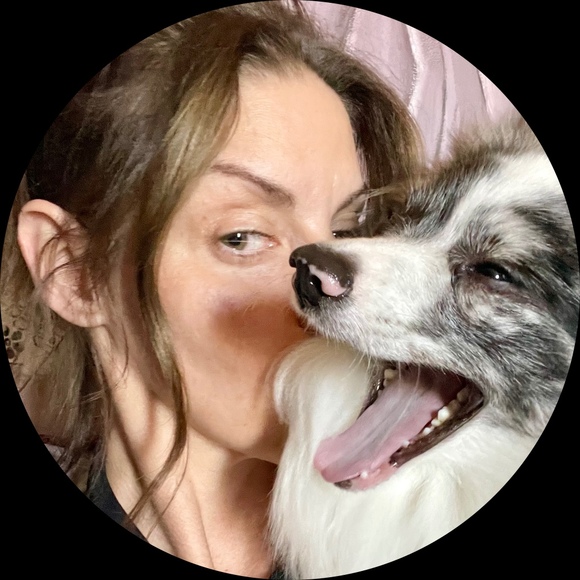 Profile Picture of April Day (@akday1) on Poshmark