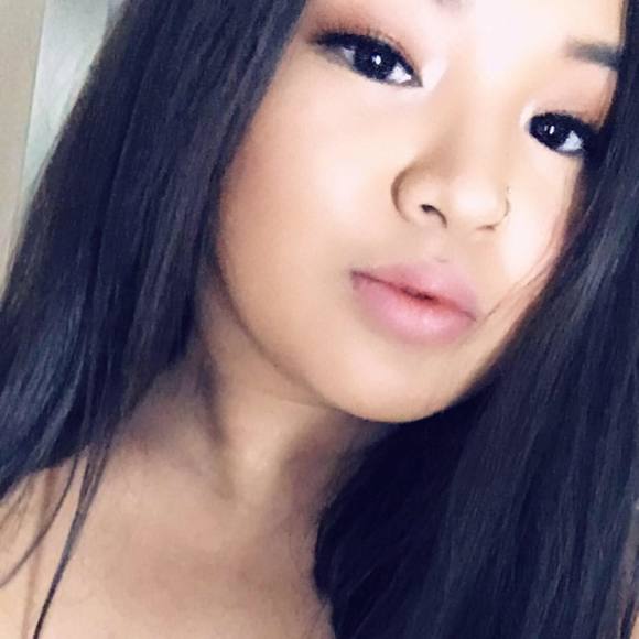 Profile Picture of Amanda Taing (@taingamanda) on Poshmark