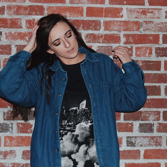Profile Picture of Leah Disbennett (@leahdisbennett) on Poshmark