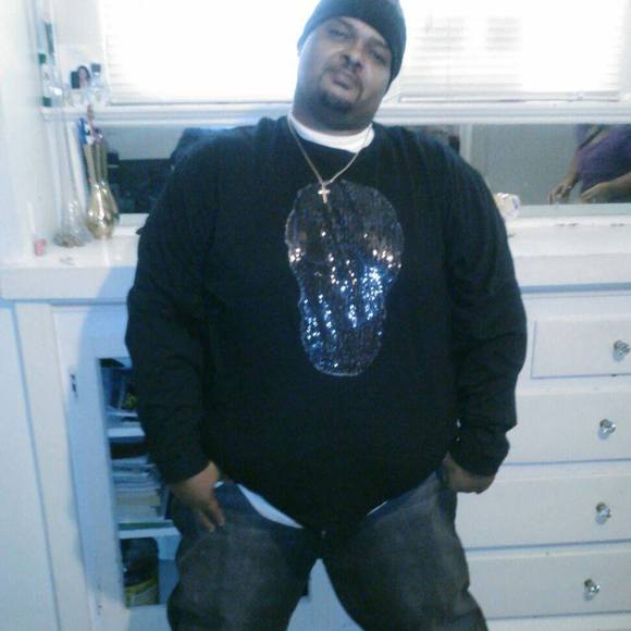 Profile Picture of Adam Woodbridge (@adamnwoodbridge) on Poshmark