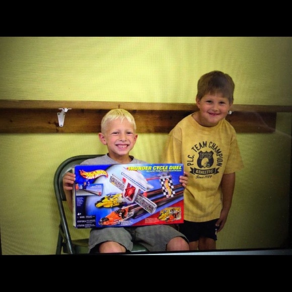 Profile Picture of Victor Kapusinski (@vkap12) on Poshmark