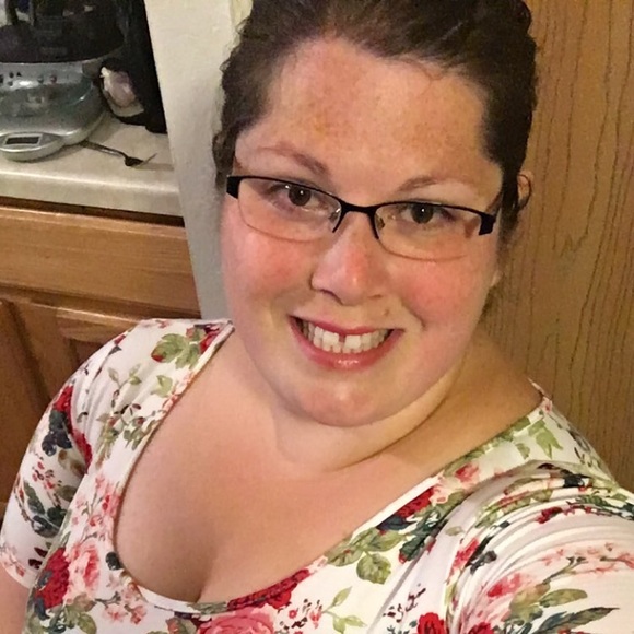 Profile Picture of Vaughn Urbanek (@ntvgrl29) on Poshmark
