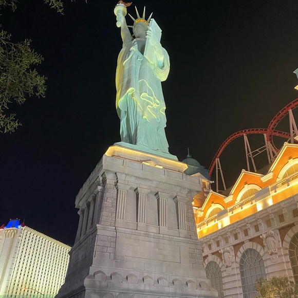 Profile Picture of Emily Nutley (@ejnutley) on Poshmark