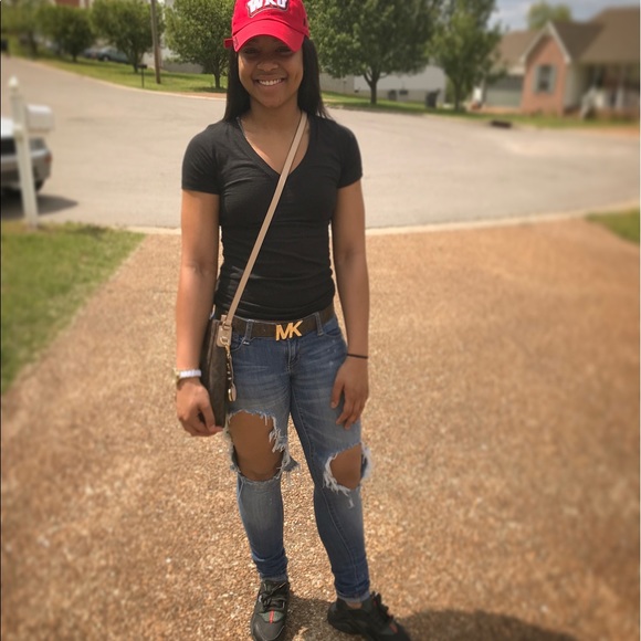 Profile Picture of Dynia Douglas (@dynia15) on Poshmark