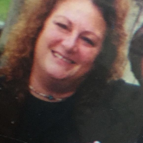 Profile Picture of Debbie Ostaff (@debbieostaff) on Poshmark