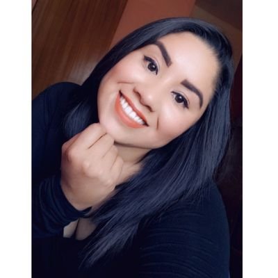 Profile Picture of Astrid De La Rosa (@astridelaros) on Twitter