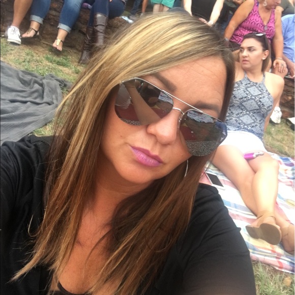 Profile Picture of Jessica Ohern (@jessiao) on Poshmark