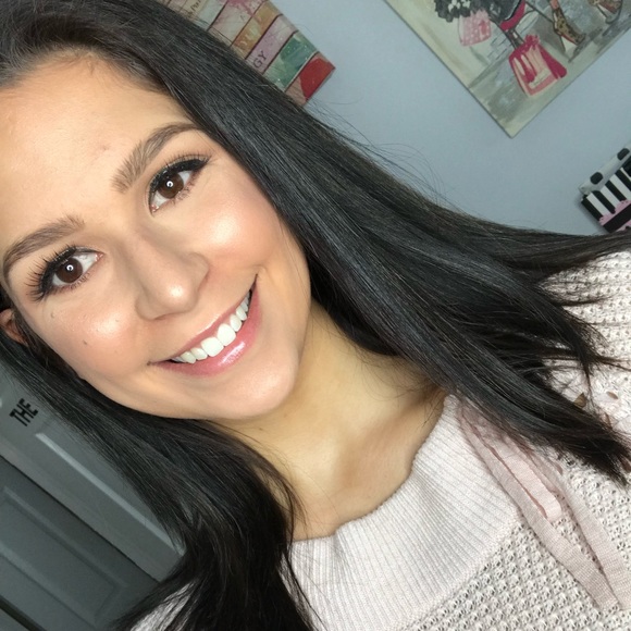 Profile Picture of Kendall Dellostritto (@kdellostritto) on Poshmark