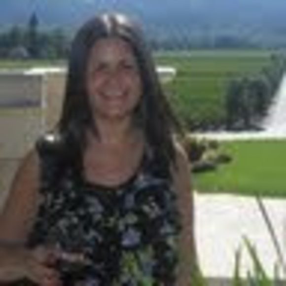 Profile Picture of Alena Mandaro (@alenamarieb) on Poshmark