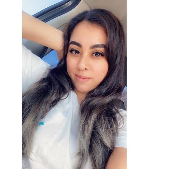 Profile Picture of Juli Rodriguez (@julirodrigue665) on Poshmark