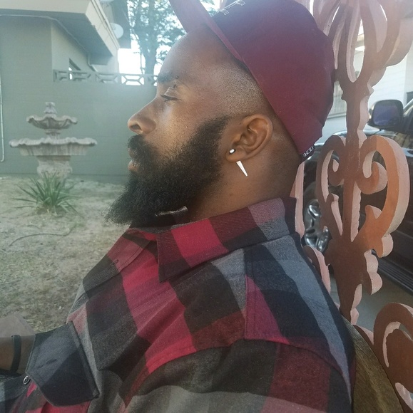 Profile Picture of Brent Thomas (@blakbeard) on Poshmark