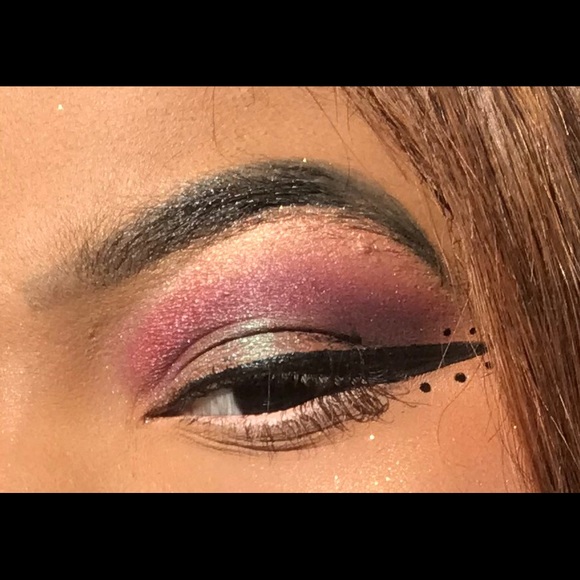 Profile Picture of Cleo Lee (@neyeah) on Poshmark