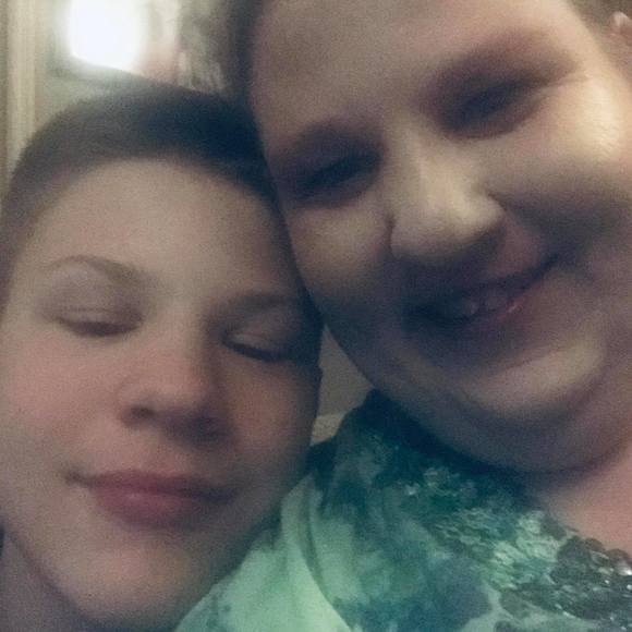 Profile Picture of Lora Lee (@loranehring) on Poshmark