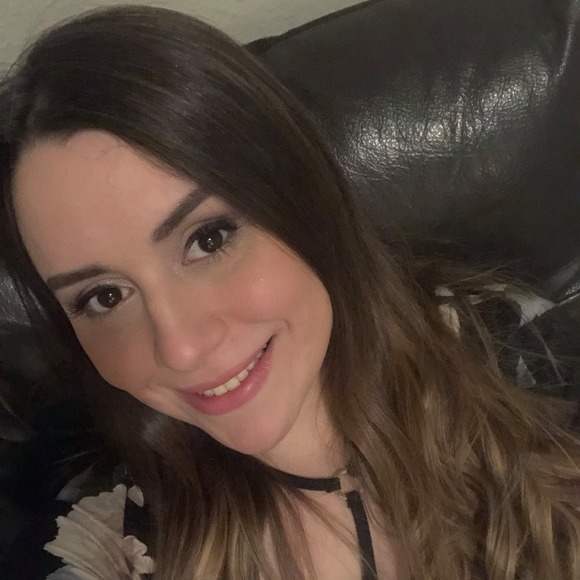 Profile Picture of Adriana Chacin (@adchacin97) on Poshmark