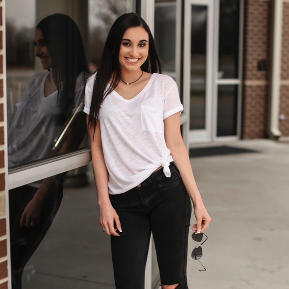 Profile Picture of Chazlin Mitchell (@chazlinyvonne) on Poshmark