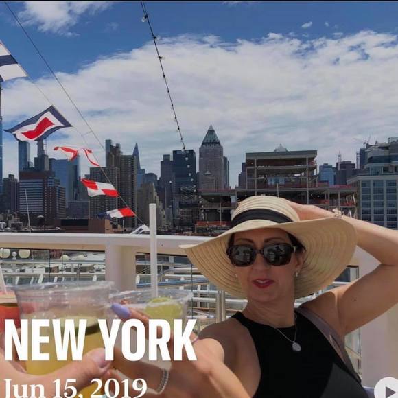 Profile Picture of Tracey Zeiler (@trayz) on Poshmark