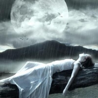 Profile Picture of Stella Thomas (@NeelNoboni) on Twitter