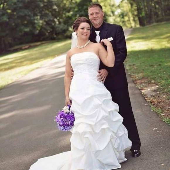 Profile Picture of Sara Waltermire (@sbworm1) on Poshmark