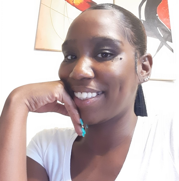 Profile Picture of Jnoy Bennett (@jnoybennett) on Poshmark