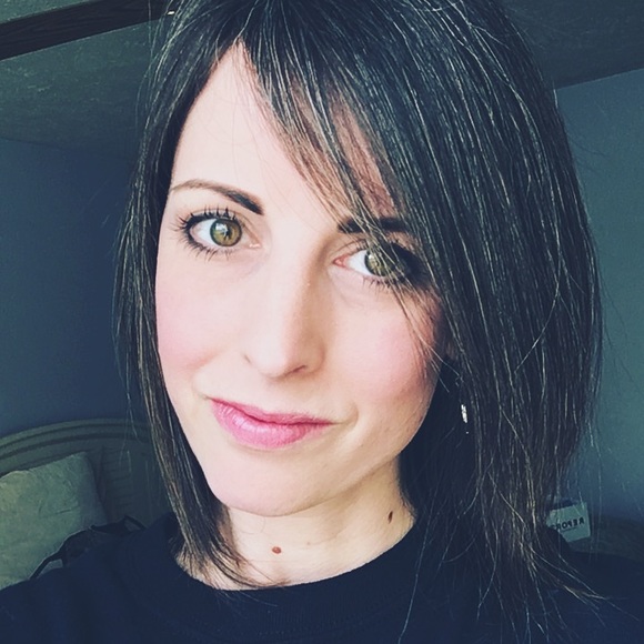 Kelly Donham - Poshmark Profile Picture of Kelly Donham (@kpdeals) on Poshmark