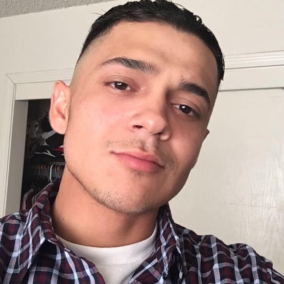 Profile Picture of Victor Mota (@siccvic5z) on Poshmark