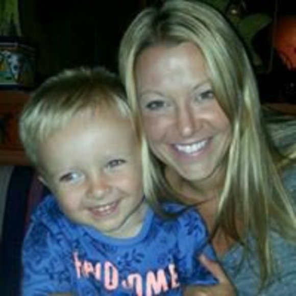 Profile Picture of Jaclyn Wiedeman (@jaclynwiedeman) on Poshmark