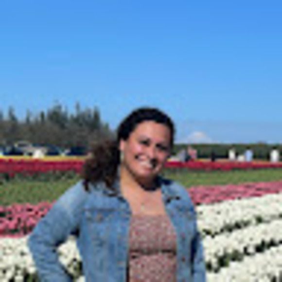 Profile Picture of Mayra Cordova (@cmayra1997) on Poshmark