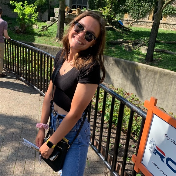 Profile Picture of Reagan Bifarella (@reaganbiff) on Poshmark