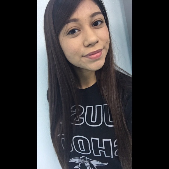 Profile Picture of Abby Quintero (@abby_836) on Poshmark