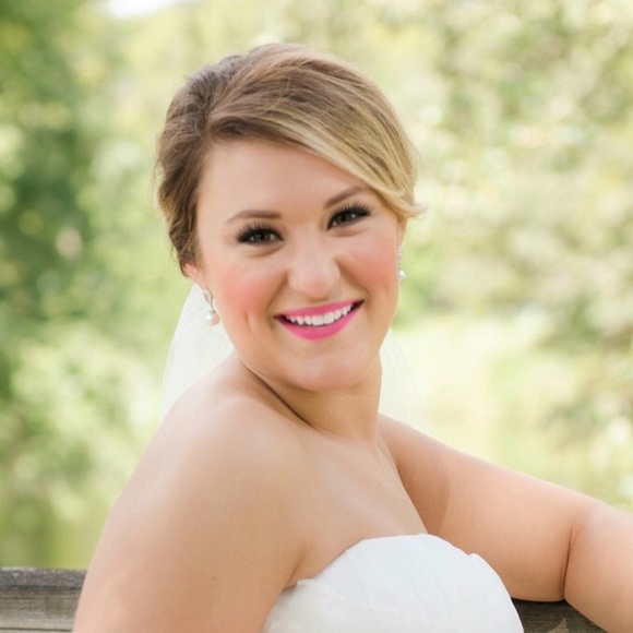 Profile Picture of Lauren Kozelka (@laurenkozelka) on Poshmark