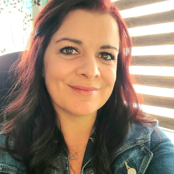 Profile Picture of Pascale Guenette (@pascaleg79) on Poshmark