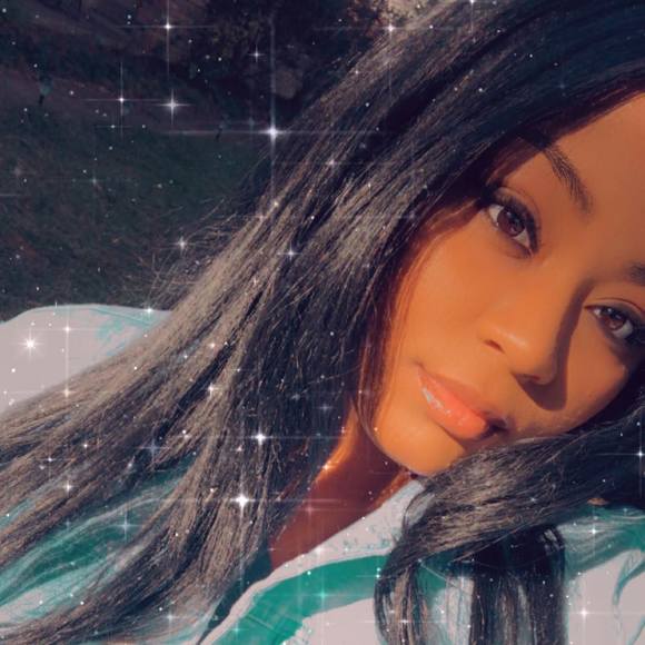 Profile Picture of Khyah Garror (@kpgarror) on Poshmark