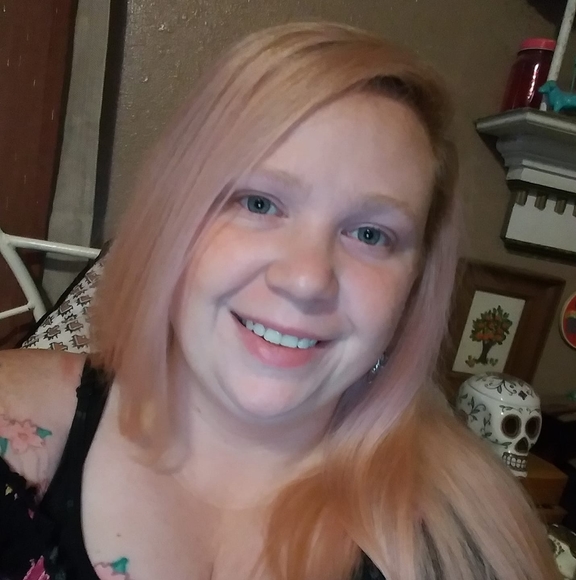 Profile Picture of Malinda Miers (@morbidmunkey) on Poshmark