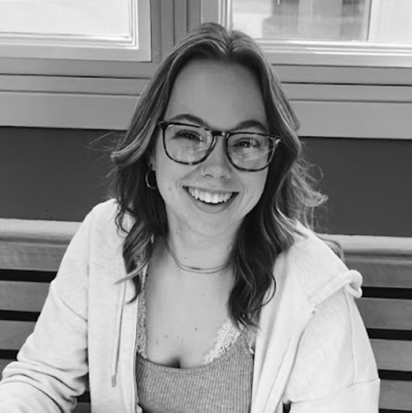 Profile Picture of Renee Hickey (@reneehickey31) on Poshmark