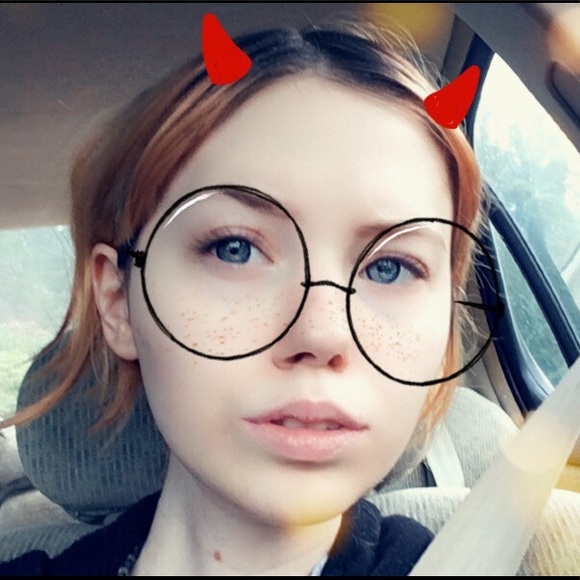 Profile Picture of Mikayla Werdal (@wormthief) on Poshmark